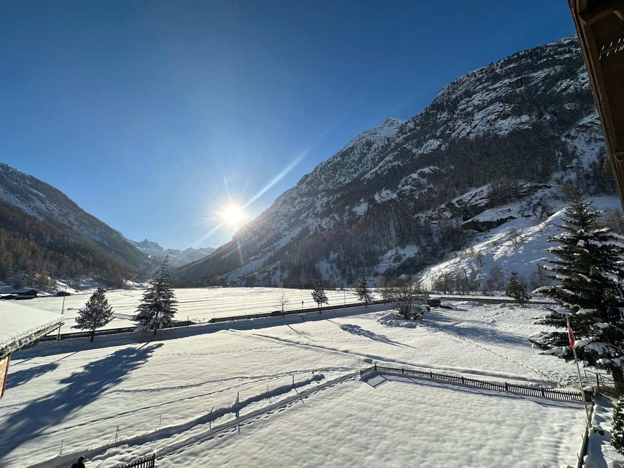 Panorama Hideaway Apartment Near Zermatt With Parking! Täsch Buitenkant foto